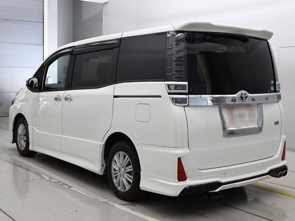 TOYOTA VOXY