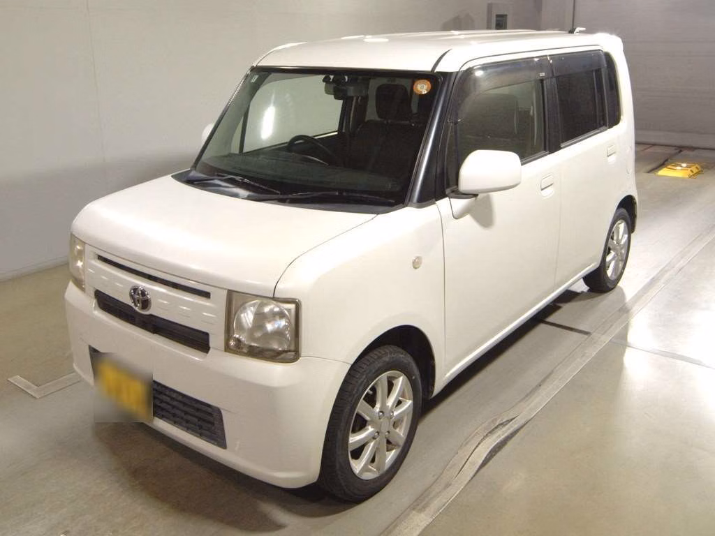 TOYOTA PIXIS SPACE