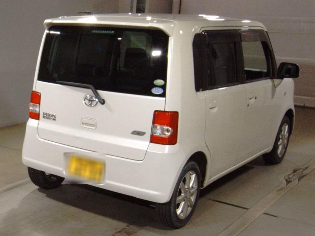 TOYOTA PIXIS SPACE