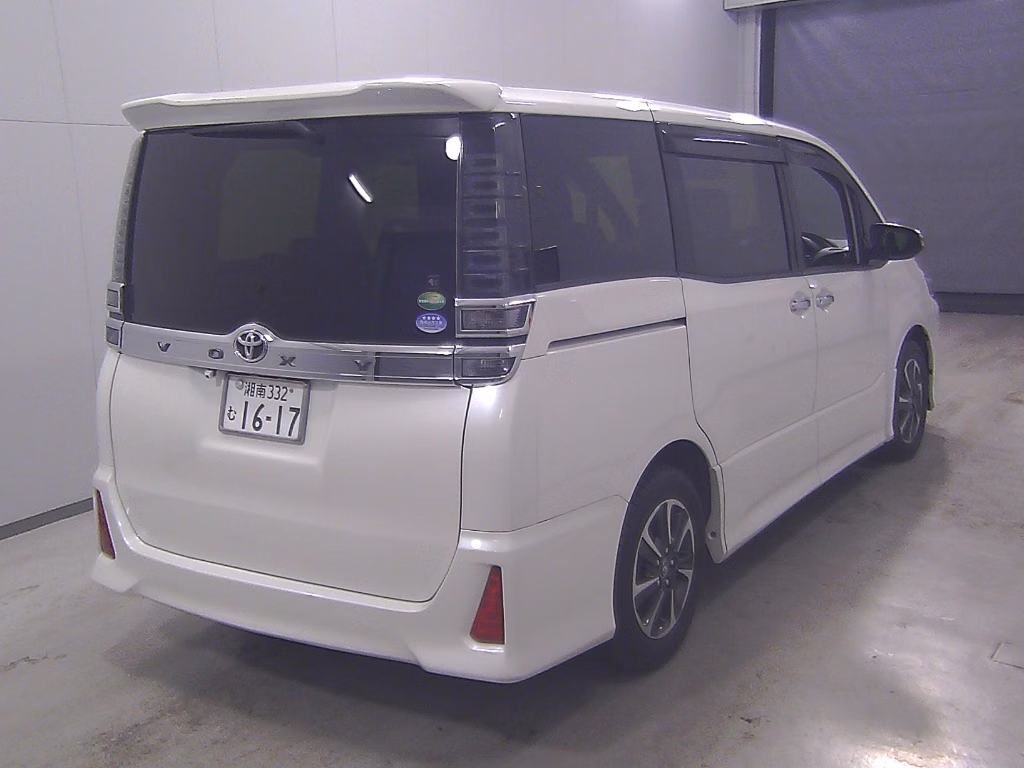 TOYOTA VOXY
