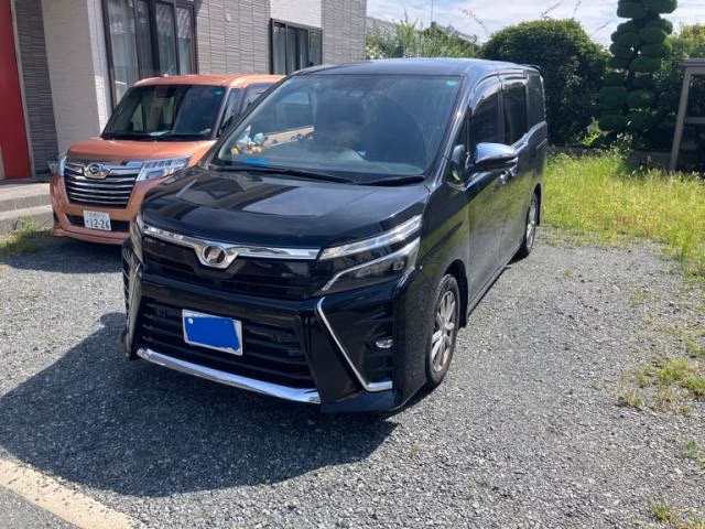 TOYOTA VOXY