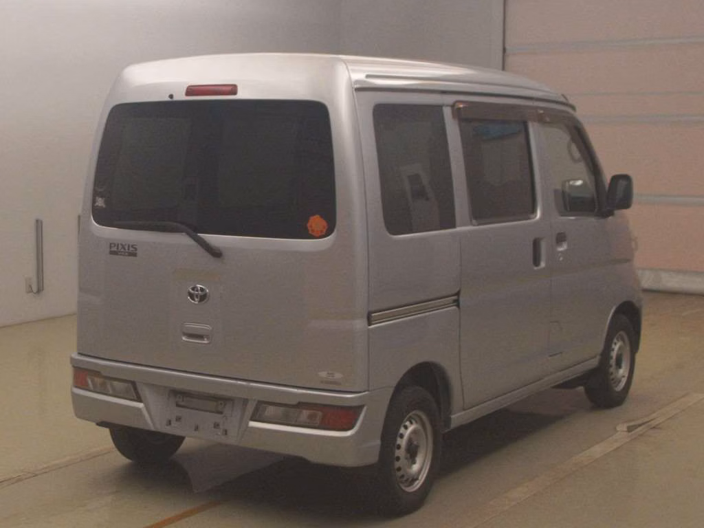 TOYOTA PIXIS VAN
