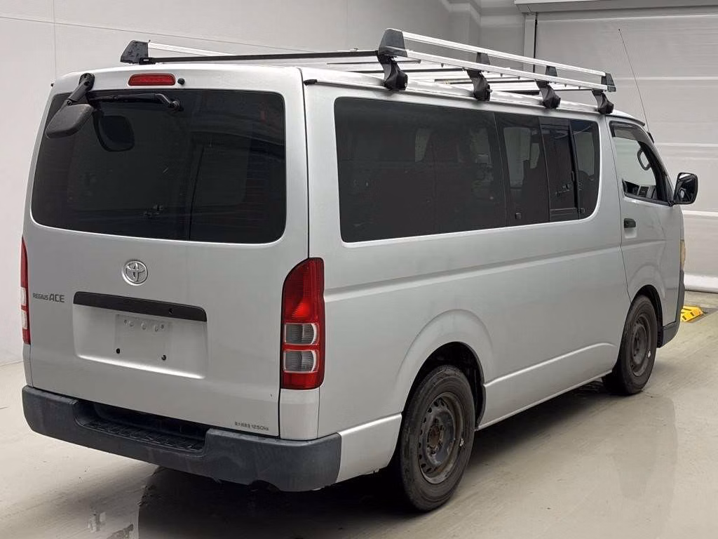 TOYOTA REGIUS ACE