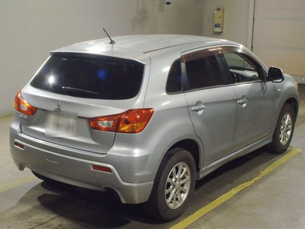 MITSUBISHI RVR