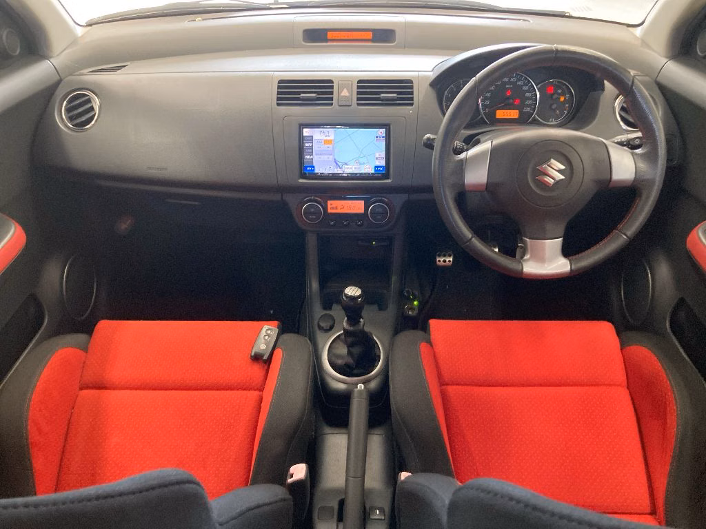 SUZUKI SWIFT