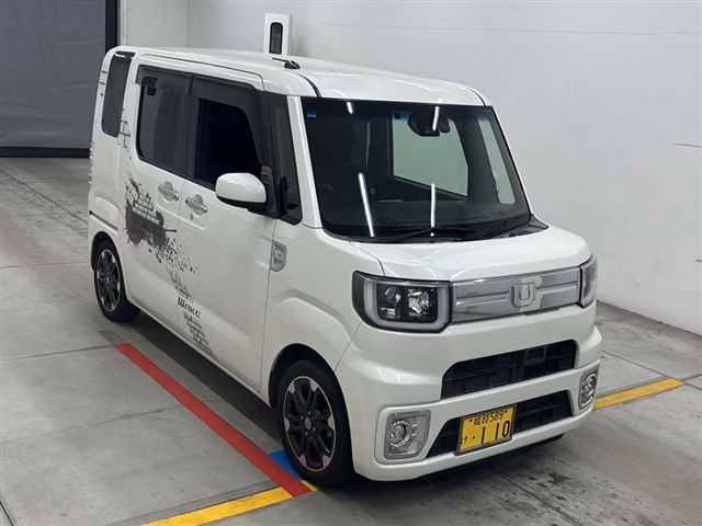 DAIHATSU WAKE