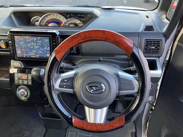 DAIHATSU WAKE