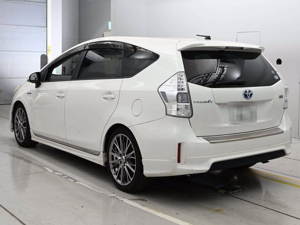 TOYOTA PRIUS ALPHA