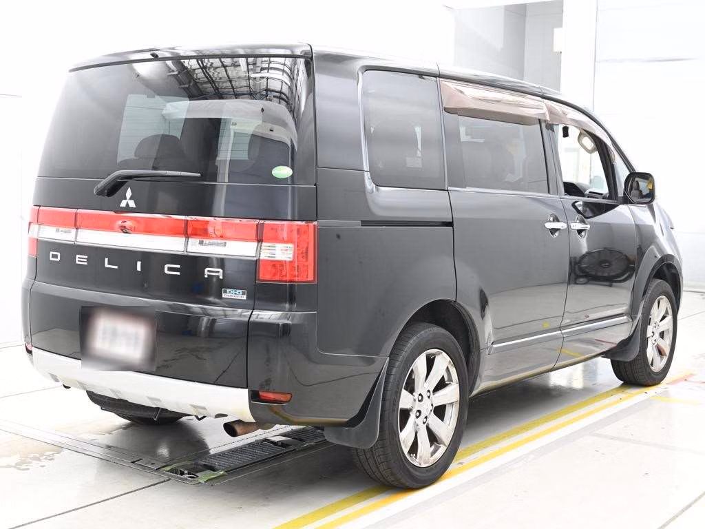 MITSUBISHI DELICA D:5