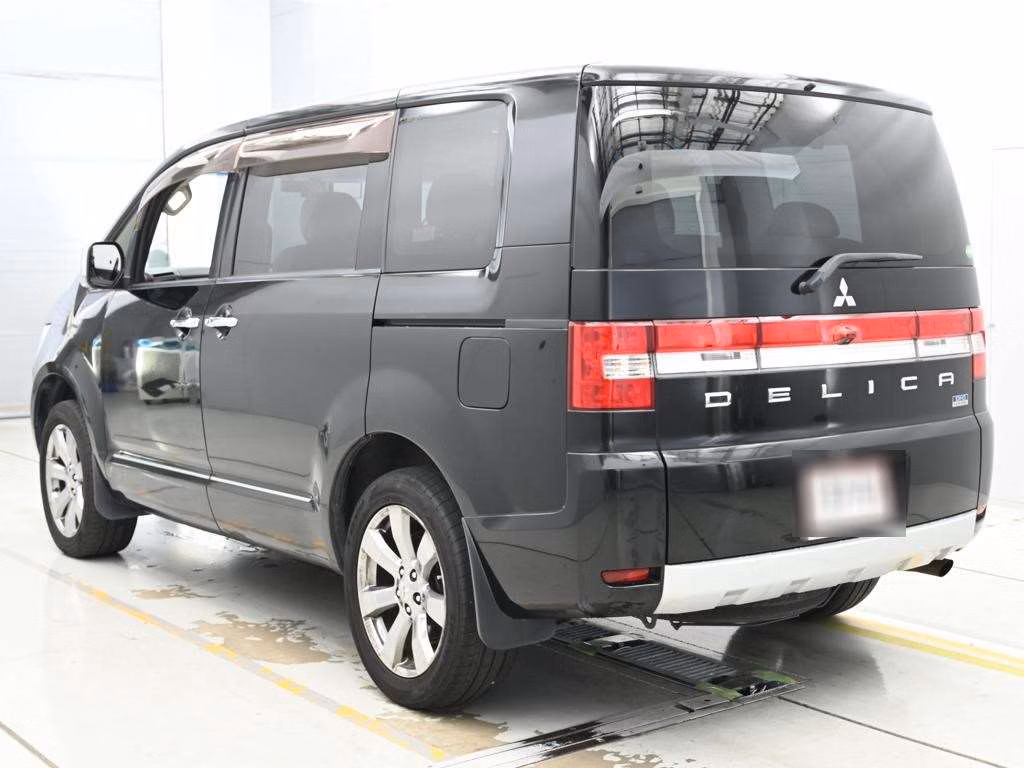 MITSUBISHI DELICA D:5