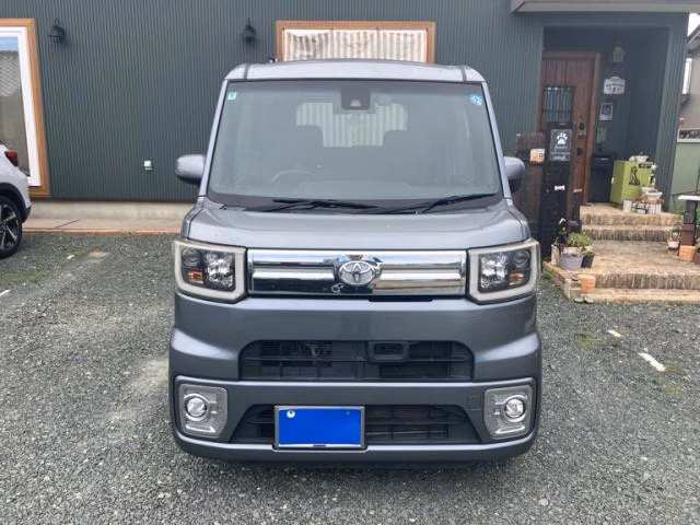 TOYOTA PIXIS MEGA