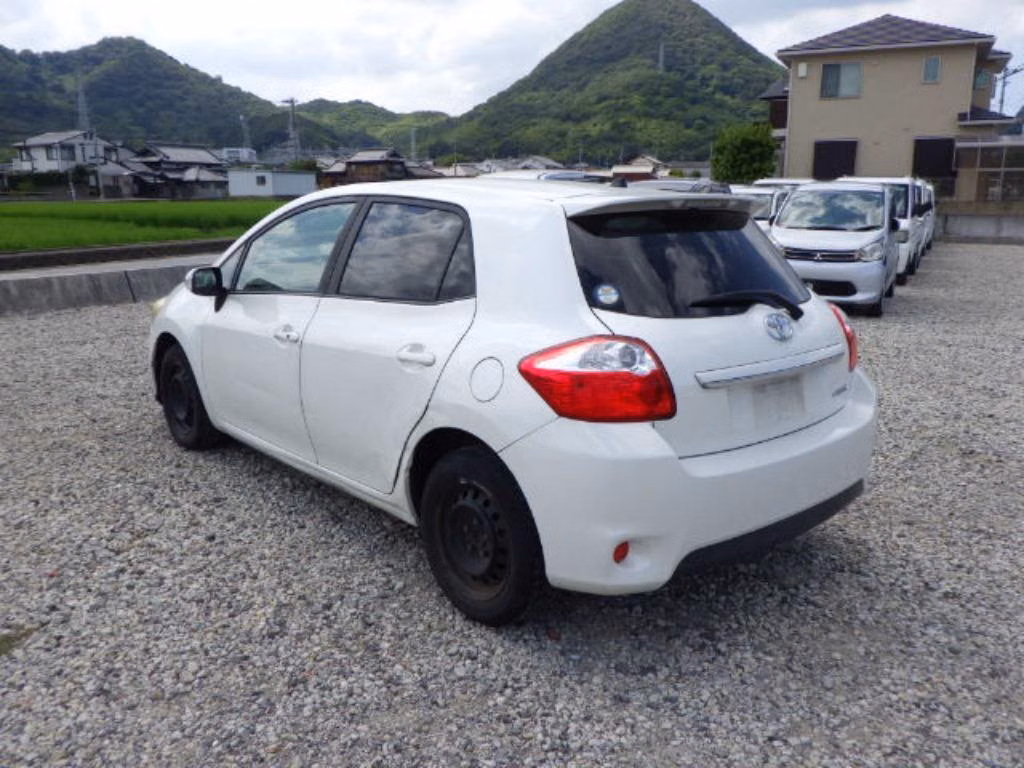 TOYOTA AURIS