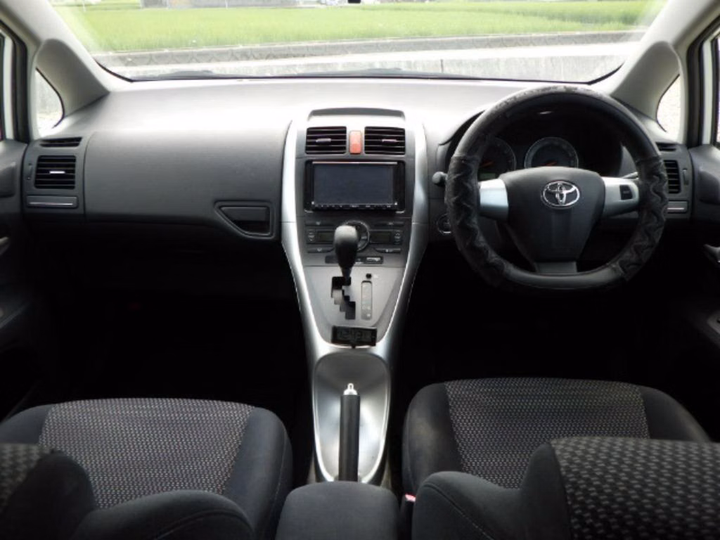 TOYOTA AURIS
