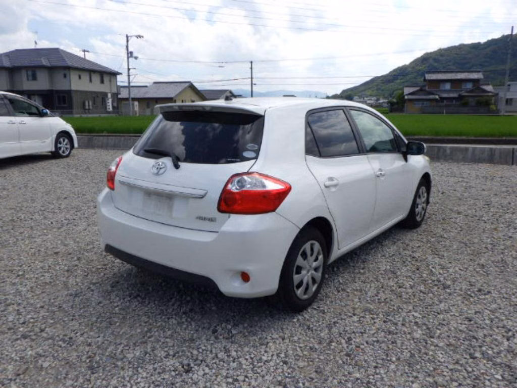 TOYOTA AURIS