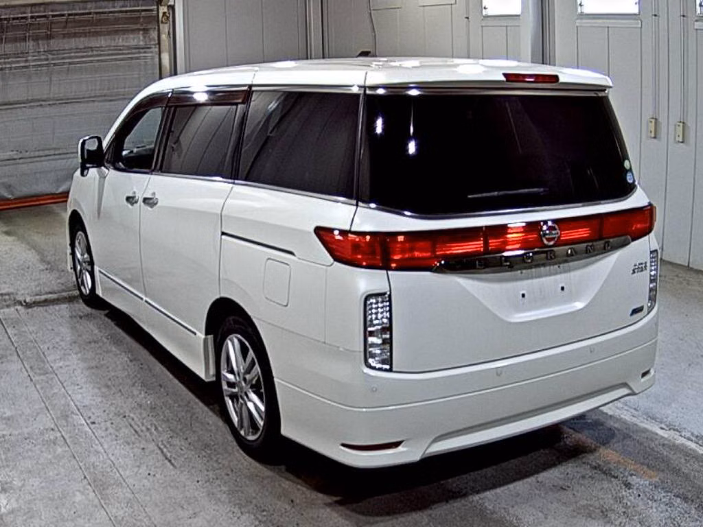 NISSAN ELGRAND