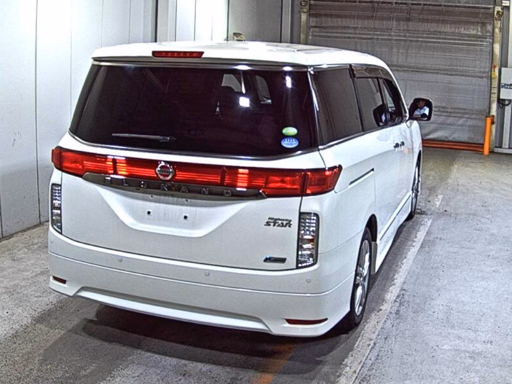 NISSAN ELGRAND