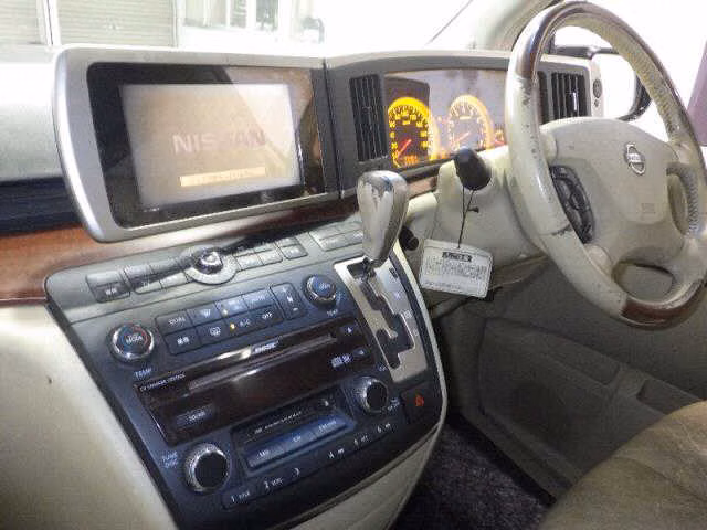 NISSAN ELGRAND