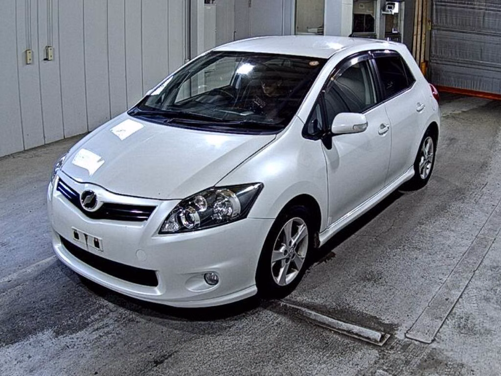 TOYOTA AURIS