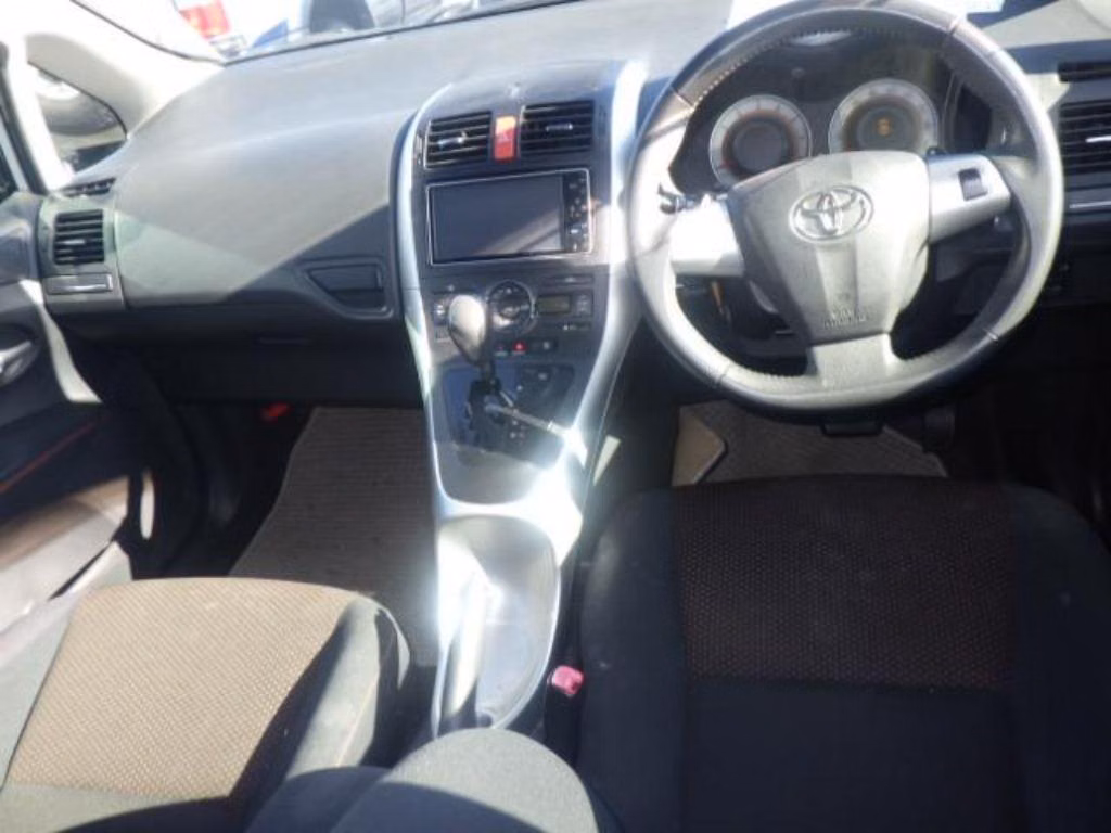 TOYOTA AURIS