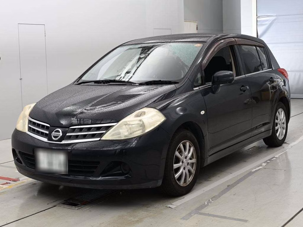NISSAN TIIDA