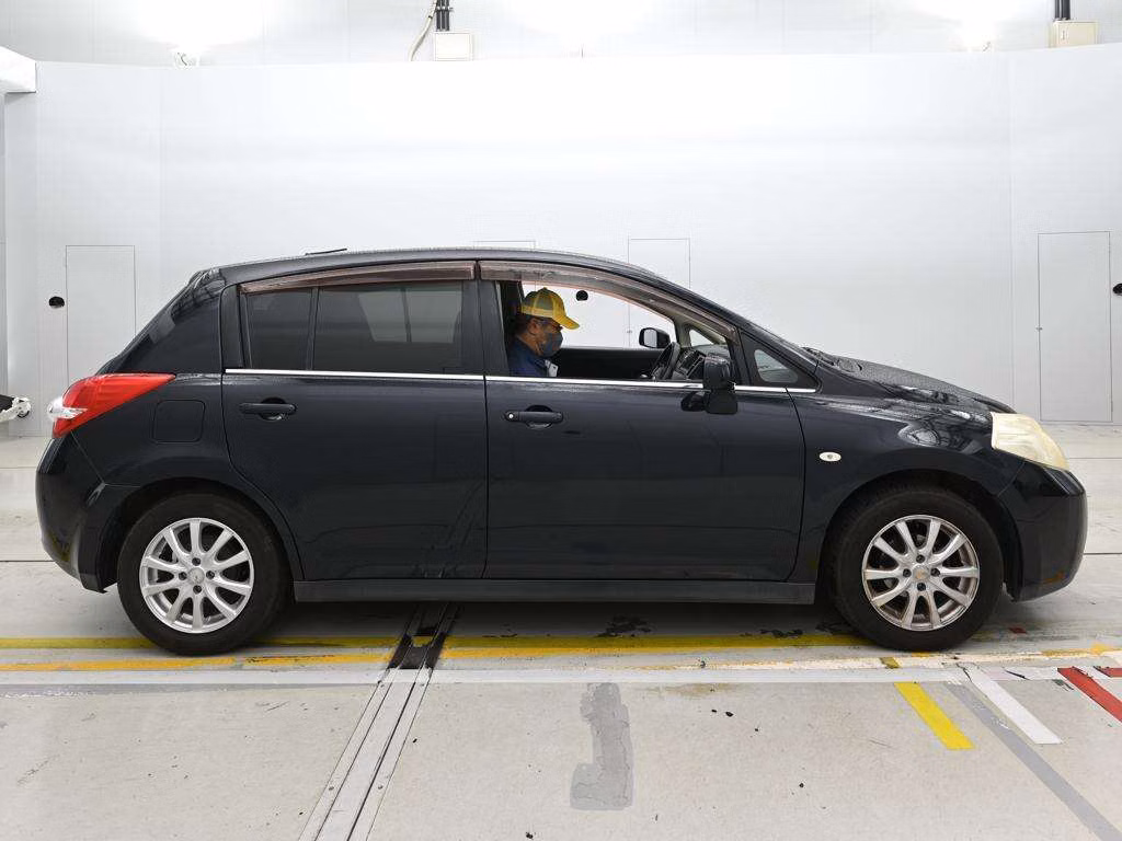 NISSAN TIIDA