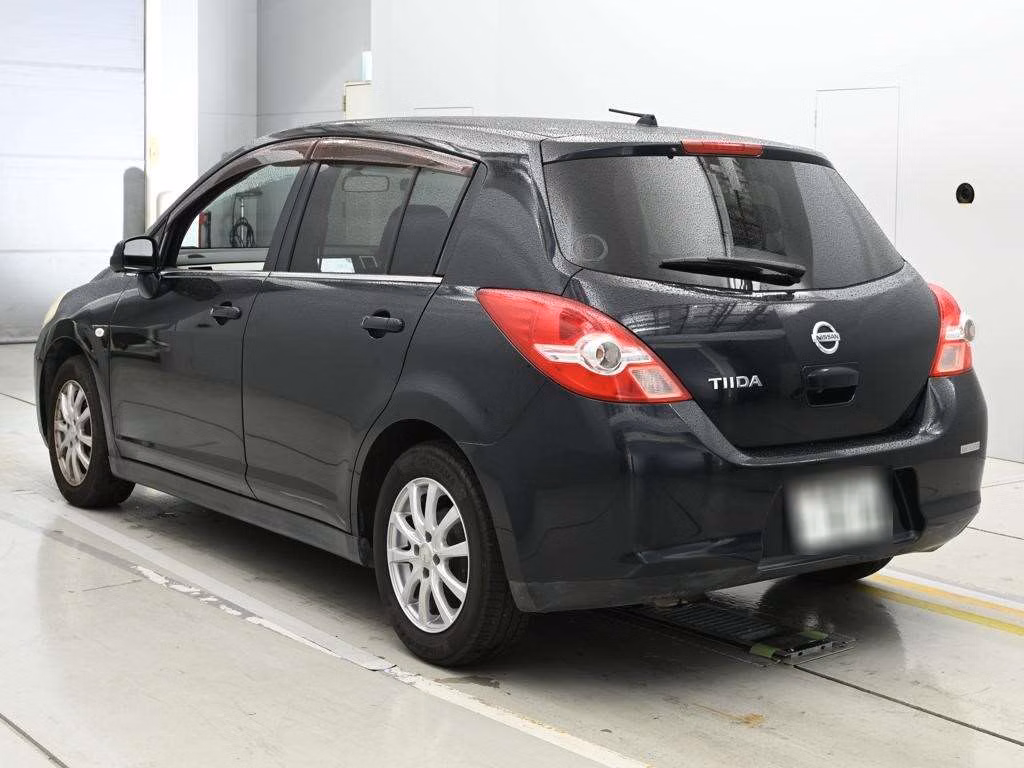 NISSAN TIIDA