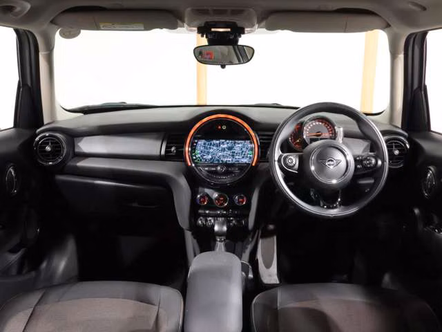 MINI HATCH