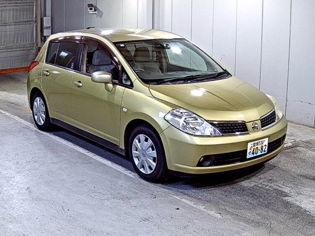 NISSAN TIIDA