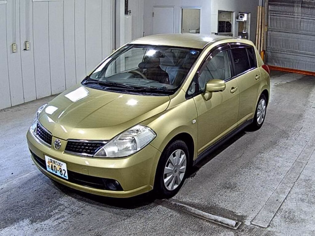 NISSAN TIIDA