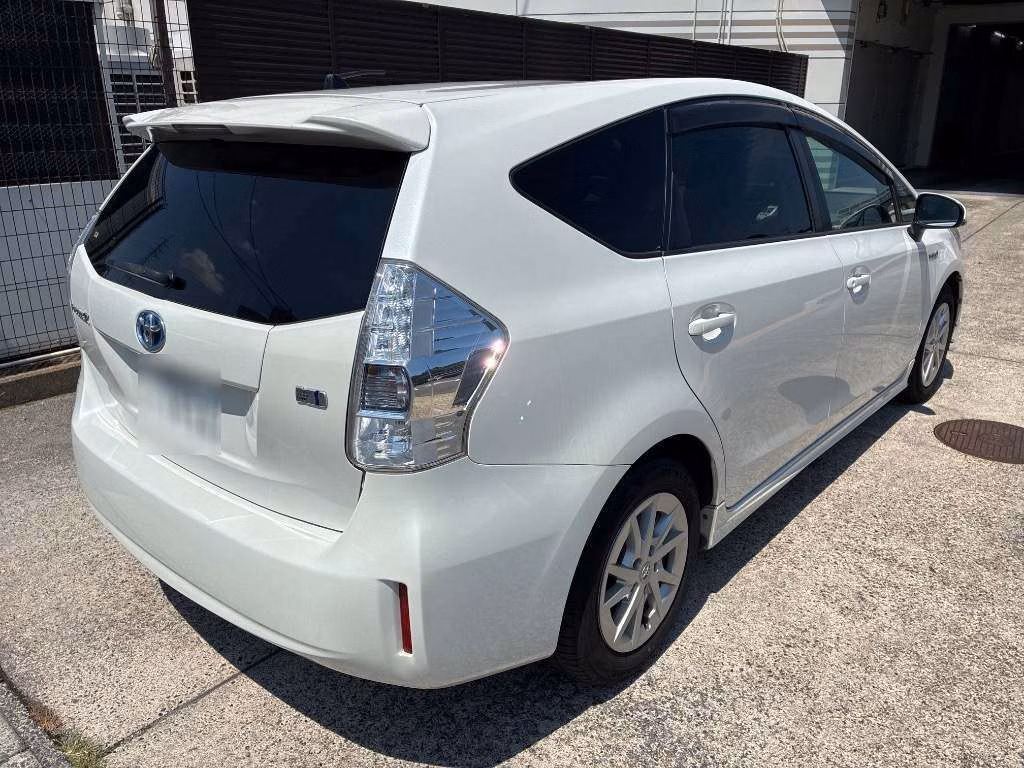TOYOTA PRIUS ALPHA