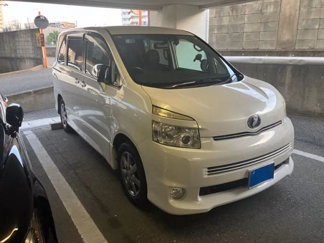 TOYOTA VOXY
