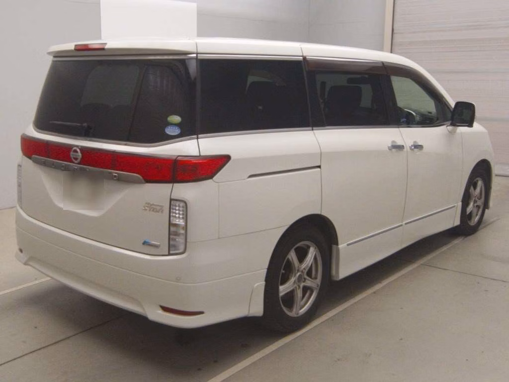 NISSAN ELGRAND