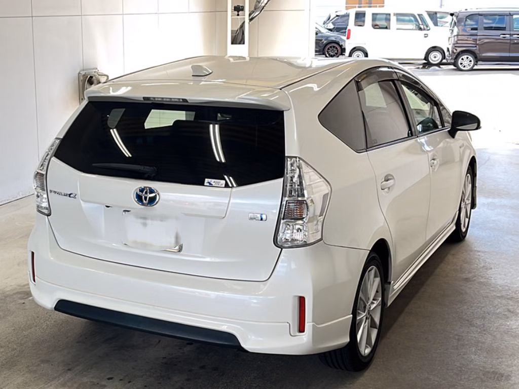 TOYOTA PRIUS ALPHA