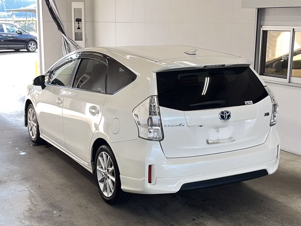 TOYOTA PRIUS ALPHA