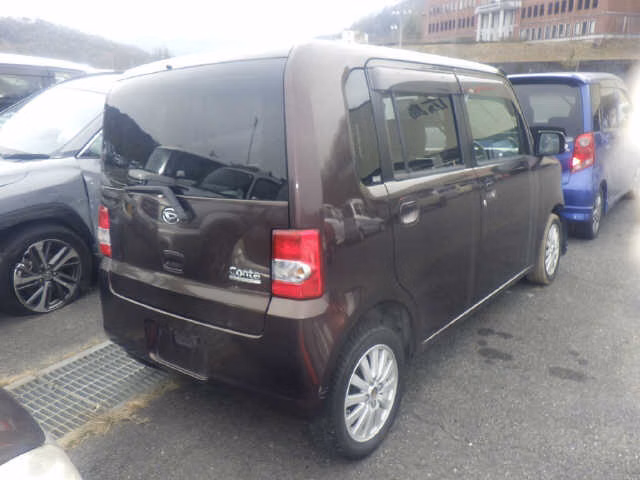DAIHATSU MOVE CONTE