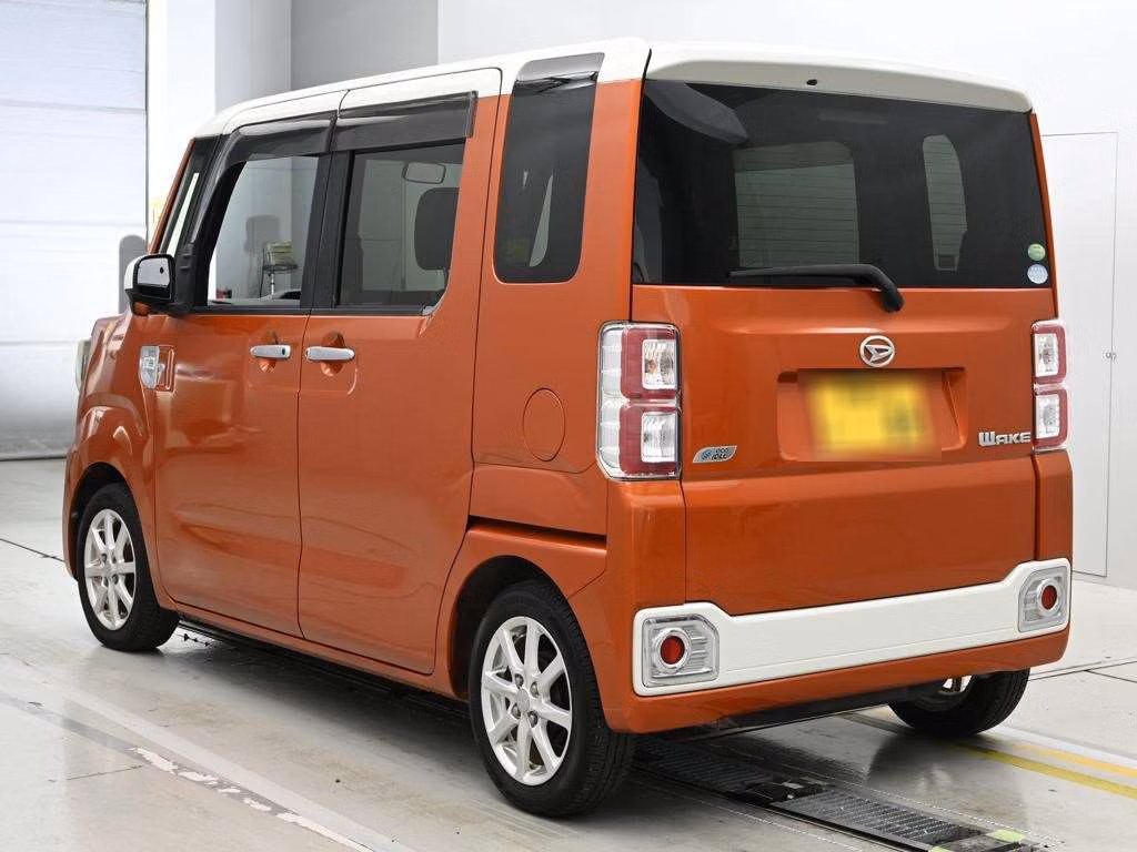 DAIHATSU WAKE