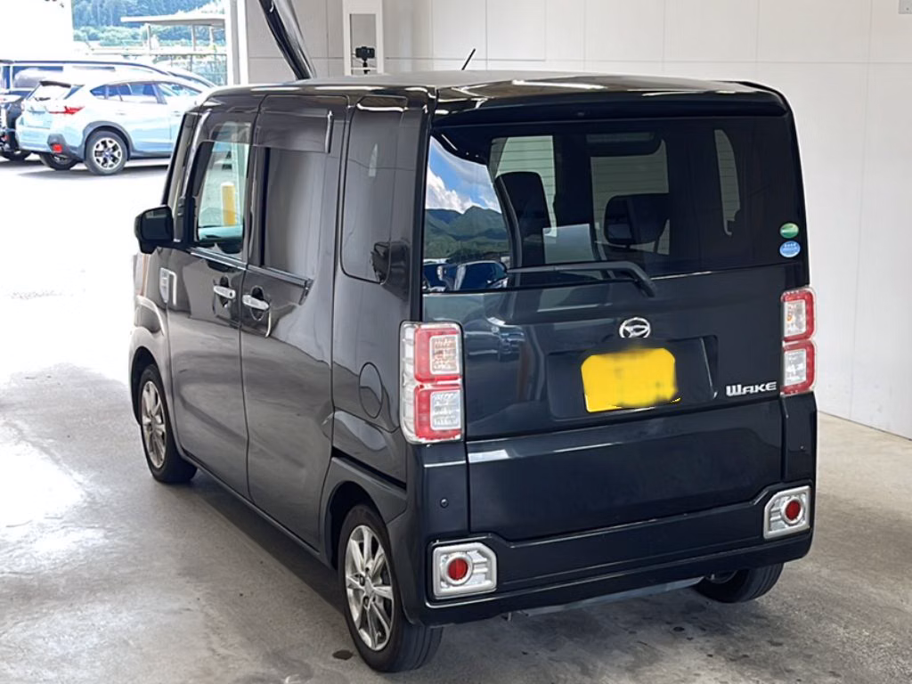 DAIHATSU WAKE