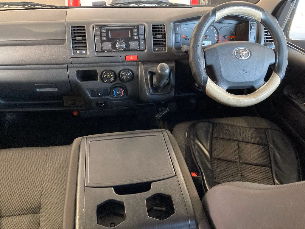 TOYOTA REGIUS ACE