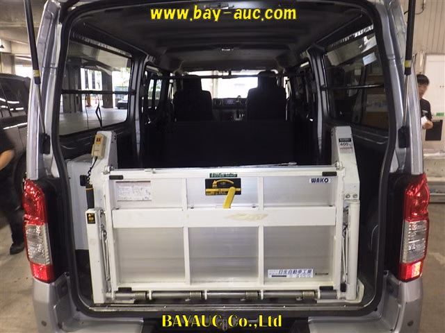 NISSAN NV350 CARAVAN