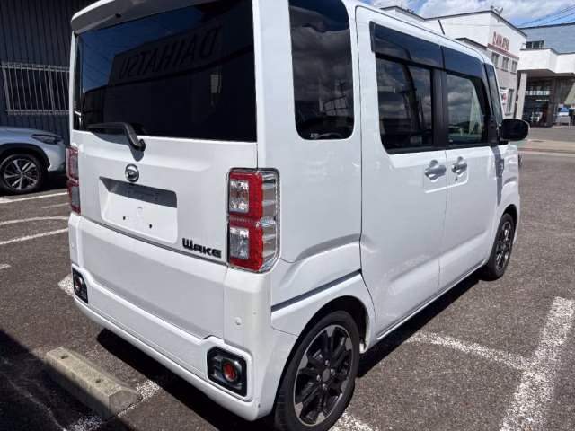 DAIHATSU WAKE
