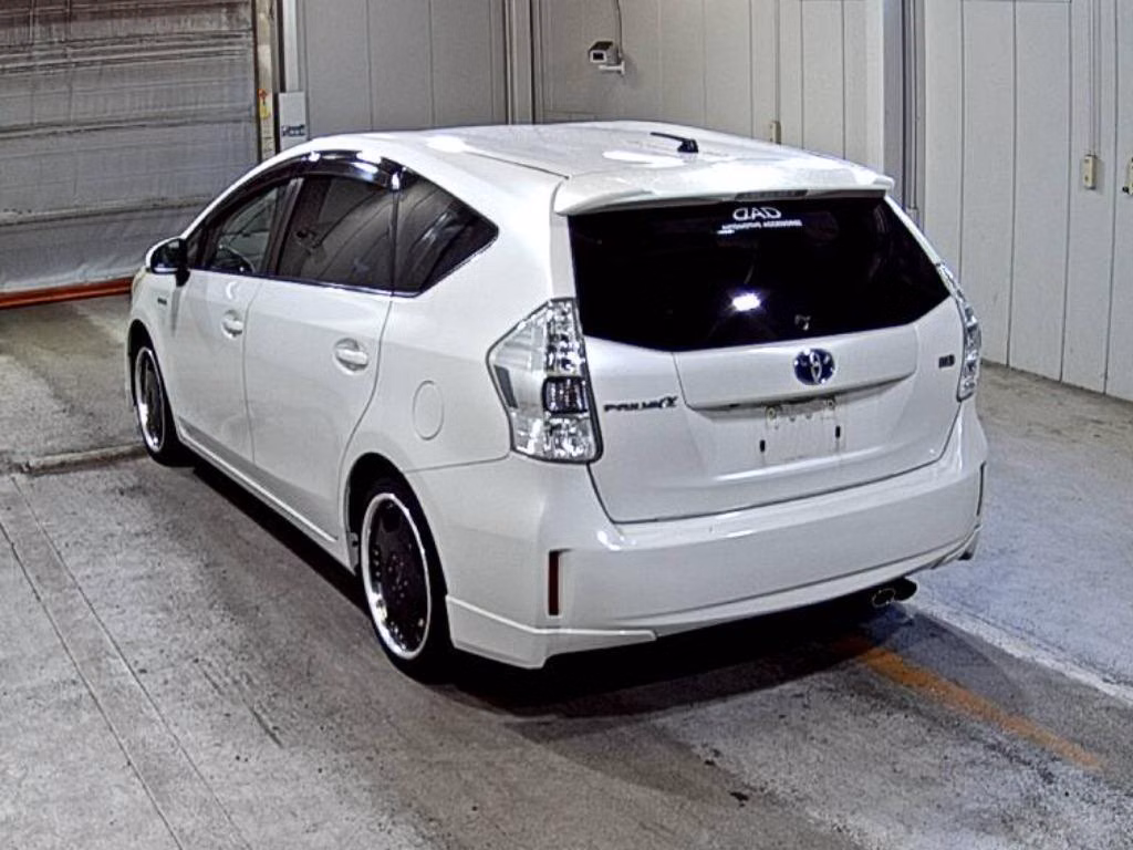 TOYOTA PRIUS ALPHA