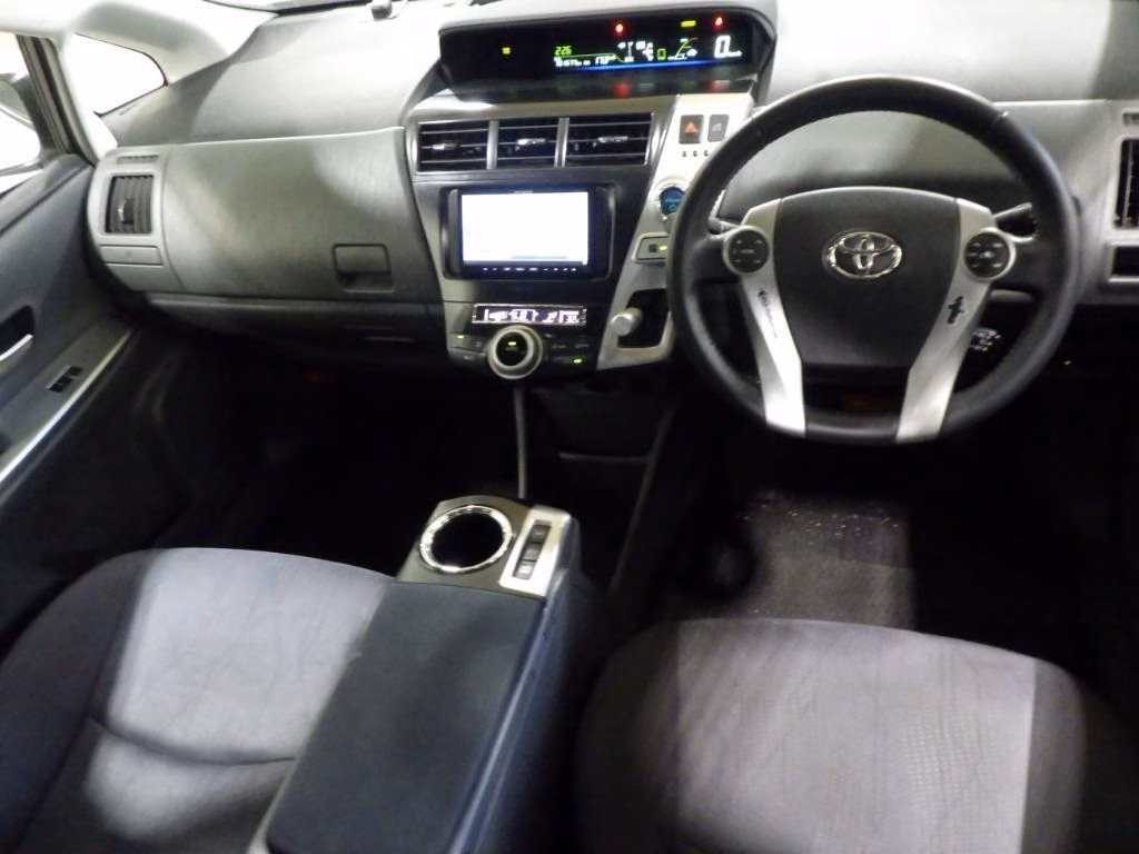 TOYOTA PRIUS ALPHA