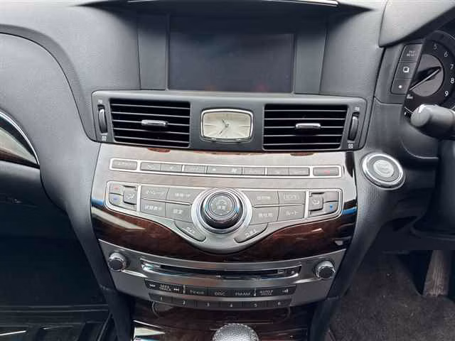 NISSAN FUGA