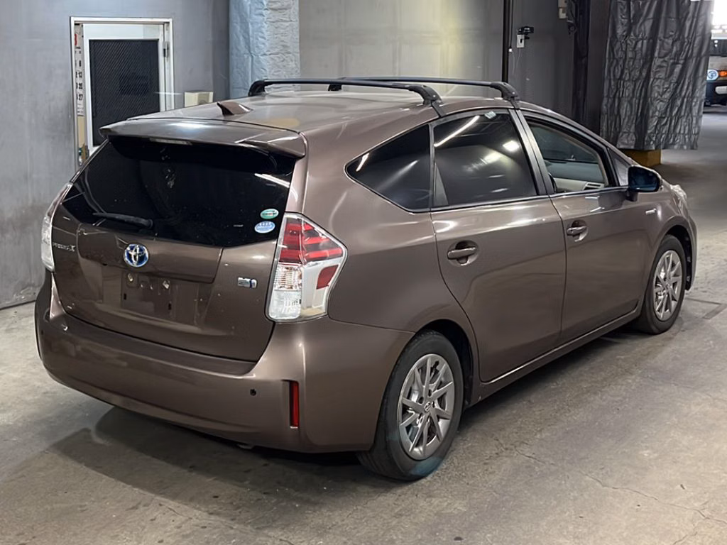 TOYOTA PRIUS ALPHA