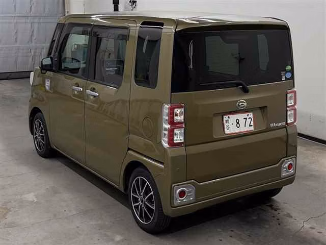 DAIHATSU WAKE