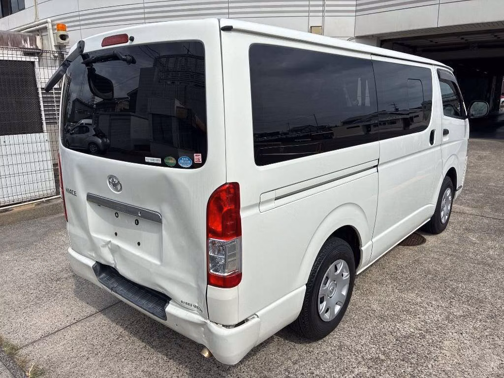 TOYOTA REGIUS ACE