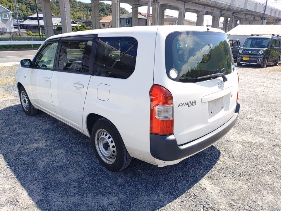 MAZDA FAMILIA