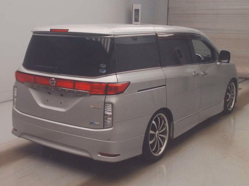 NISSAN ELGRAND