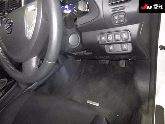 NISSAN LEAF