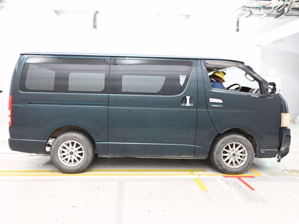TOYOTA REGIUS ACE